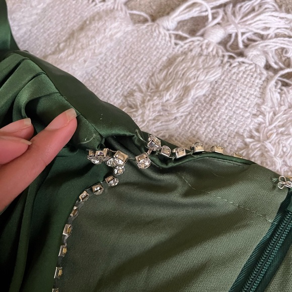 NWT Mac Duggal Ieena Satin Embellished Gown Emerald Green long sleeve size 0 - Picture 4 of 13